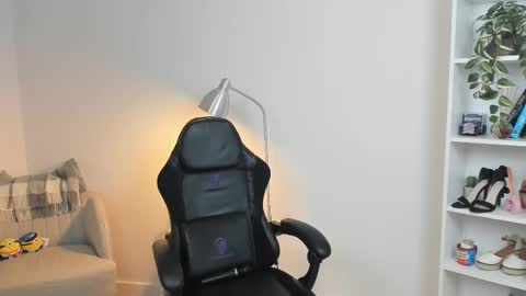 Bella Evans online show from February 2025 12:03:02 PM