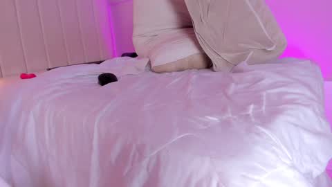Snapshot of _bianca_18 chatting on December 2024 02:44:01 PM Hi guys i am Bianca online show from December 2024 02:44:01 PM