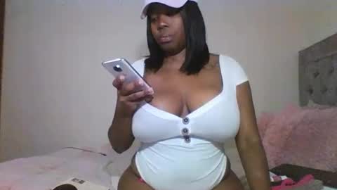 Snapshot of _bigtits chatting on April 2026 02:20:01 AM _bigtits online show from April 2026 02:20:01 AM