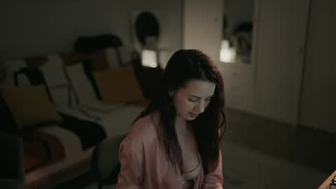 Lili online show from September 2025 11:32:02 AM