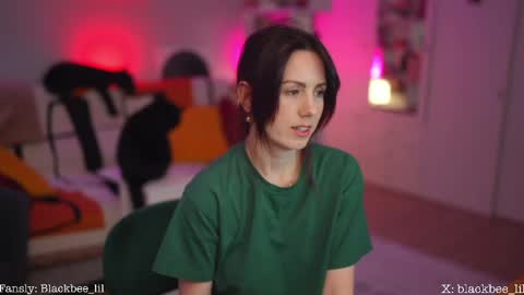 Snapshot of _blackbee_ chatting on April 2026 08:54:01 AM Lili online show from April 2026 08:54:01 AM