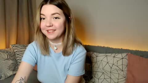 Snapshot of _blonde_barbie_ chatting on November 2025 07:57:01 PM Elizabeth online show from November 2025 07:57:01 PM