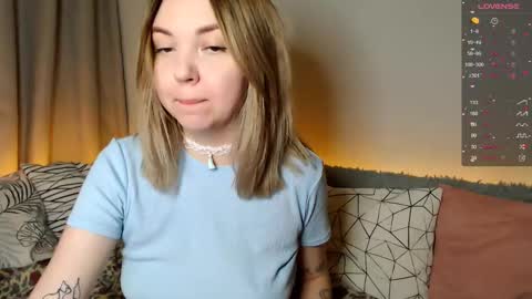 Snapshot of _blonde_barbie_ chatting on November 2025 08:08:02 PM Elizabeth online show from November 2025 08:08:02 PM