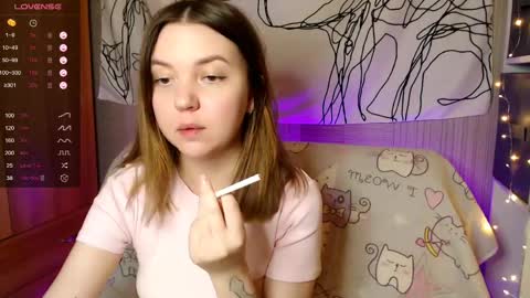Snapshot of _blonde_barbie_ chatting on May 2026 09:33:01 PM Elizabeth online show from May 2026 09:33:01 PM