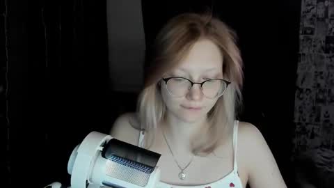 Snapshot of _caramel_milk_ chatting on February 2025 03:31:02 AM Merlizz online show from February 2025 03:31:02 AM