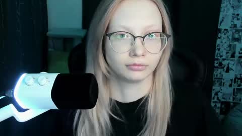 Snapshot of _caramel_milk_ chatting on March 2025 01:56:01 AM Merlizz online show from March 2025 01:56:01 AM