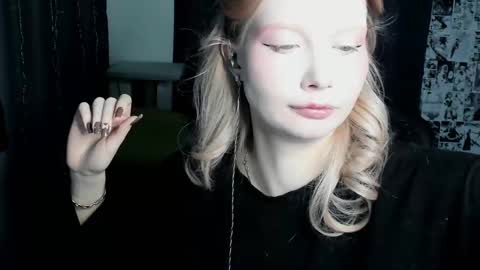 Snapshot of _caramel_milk_ chatting on March 2025 06:01:02 PM Merlizz online show from March 2025 06:01:02 PM