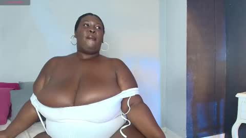 Caro. online show from October 2025 07:03:02 PM