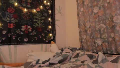 Snapshot of _caroline_coy chatting on December 2024 12:39:02 PM Caroline online show from December 2024 12:39:02 PM