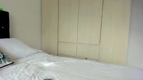 Snapshot of _cereza_ chatting on December 2024 08:11:01 PM Bella online show from December 2024 08:11:01 PM