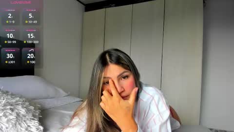 Snapshot of _cereza_ chatting on March 2025 09:04:02 PM Bella online show from March 2025 09:04:02 PM