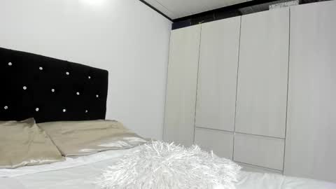 Snapshot of _cereza_ chatting on November 2025 10:12:01 PM Bella online show from November 2025 10:12:01 PM