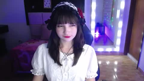 _charlotte_collins_ online show from November 2025 02:42:01 PM