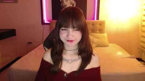 _charlotte_collins_ online show from December 2025 01:59:02 PM