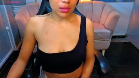 _charlottee_b online show from July 2026 12:58:02 PM