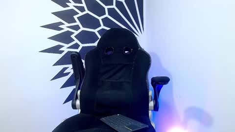 Snapshot of _christopher_dennis_ chatting on February 2025 03:48:01 AM CRIS online show from February 2025 03:48:01 AM