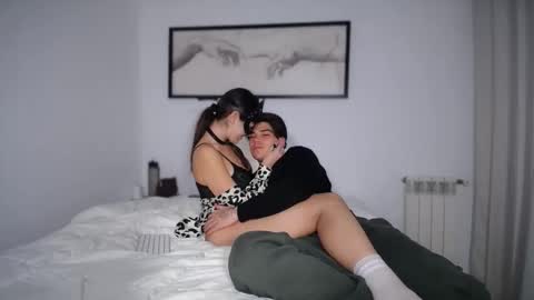 _couplevibes online show from November 2025 06:08:01 PM