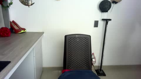  cristal ayala online show from January 2025 04:22:02 AM