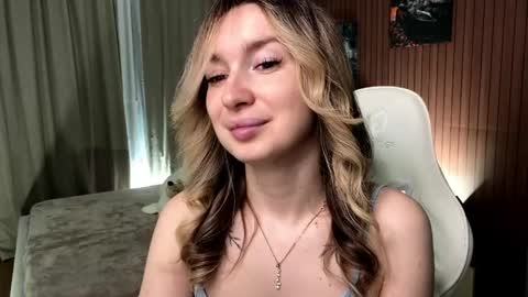 _crystal_moon_1 online show from May 2026 08:05:01 PM