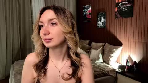 _crystal_moon_1 online show from May 2026 09:02:02 PM