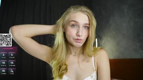 Snapshot of _curlydream_ chatting on March 2025 11:18:02 AM Alice online show from March 2025 11:18:02 AM