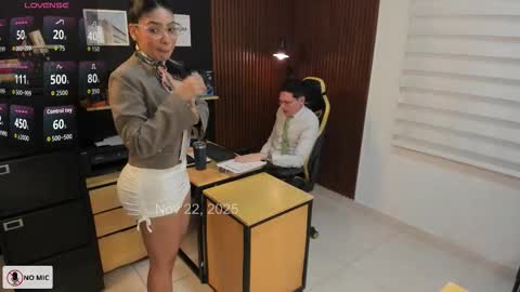 Snapshot of _danyland_ chatting on November 2025 12:43:01 AM WELCOME TO THE OFFICE online show from November 2025 12:43:01 AM