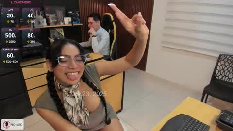 Snapshot of _danyland_ chatting on November 2025 10:42:02 PM WELCOME TO THE OFFICE online show from November 2025 10:42:02 PM