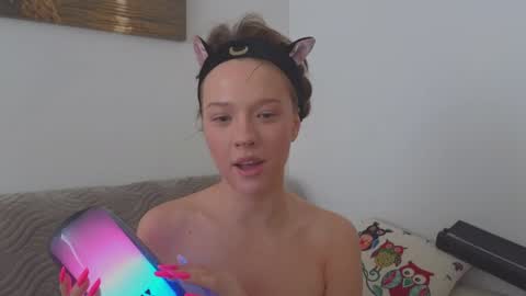 DemiDee online show from March 2026 08:20:01 AM