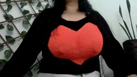 Snapshot of _donniia_ chatting on January 2025 01:05:02 PM Dannia online show from January 2025 01:05:02 PM