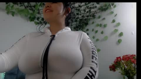 Snapshot of _donniia_ chatting on March 2025 02:23:02 AM Dannia online show from March 2025 02:23:02 AM