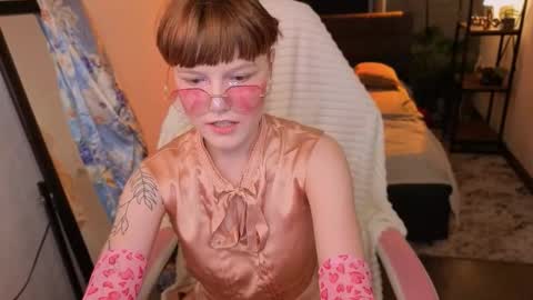 Luna    online show from February 2026 01:00:02 PM