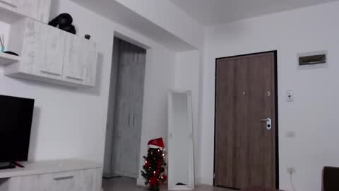 Dylan online show from December 2024 09:01:01 AM