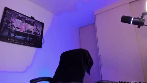  -         online show from January 2025 04:32:01 AM