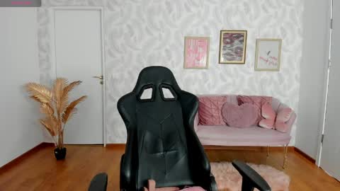 Elysa online show from May 2026 04:43:02 AM
