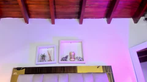 Isabella online show from September 2025 12:05:01 PM