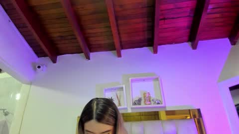 Isabella online show from September 2025 12:05:01 PM