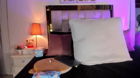 Isabella online show from January 2026 12:09:02 PM