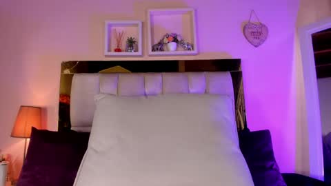 Isabella online show from April 2026 12:07:02 PM