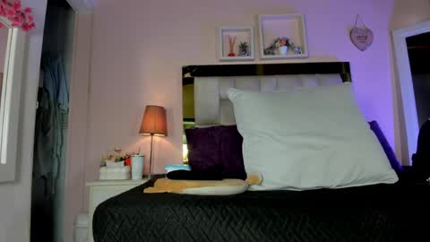 Isabella online show from April 2026 12:08:02 PM