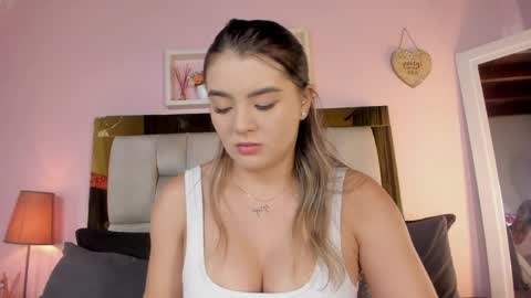Isabella online show from May 2026 12:11:01 PM