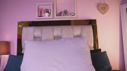 Isabella online show from May 2026 12:13:02 PM
