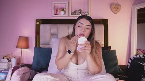 Isabella online show from May 2026 12:03:02 PM