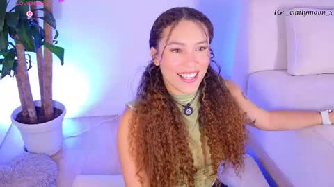 Snapshot of _emilymoon_x chatting on June 2026 01:15:02 AM Emi online show from June 2026 01:15:02 AM