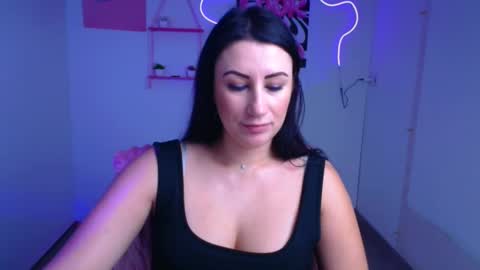 Emma online show from November 2025 01:00:02 PM