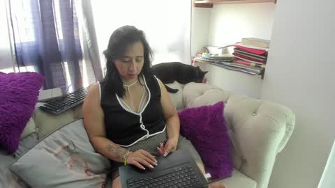 Snapshot of _emma_loyd_ chatting on December 2024 05:40:02 PM Emma online show from December 2024 05:40:02 PM