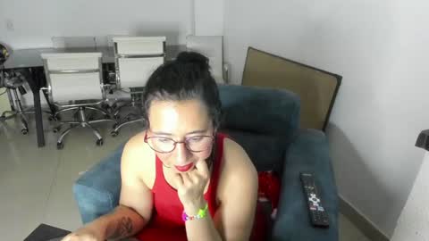 Snapshot of _emma_loyd_ chatting on December 2024 01:24:01 AM Emma online show from December 2024 01:24:01 AM