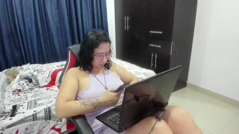 Snapshot of _emma_loyd_ chatting on January 2025 03:20:01 AM Emma online show from January 2025 03:20:01 AM