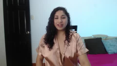 Gia Independent model online show from November 2025 02:00:02 AM