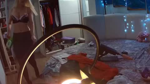 _glamorous_ online show from December 2024 09:06:01 PM