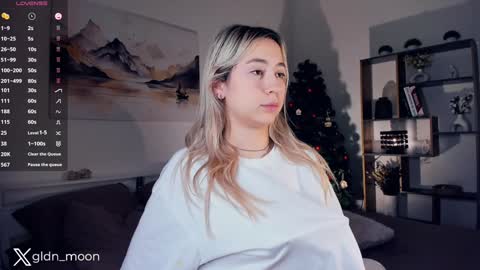 Snapshot of _golden_moon_ chatting on December 2024 01:40:02 AM Rina online show from December 2024 01:40:02 AM